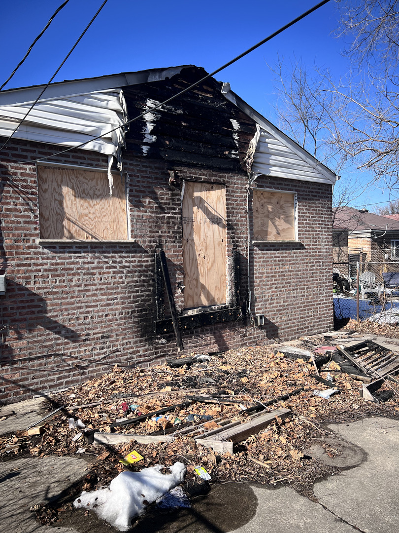 10235 S Oglesby Avenue