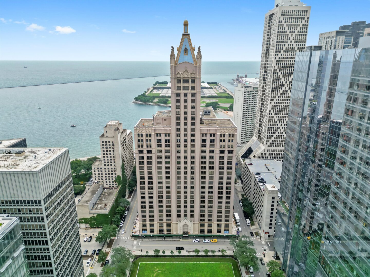 680 N Lake Shore Drive 1322