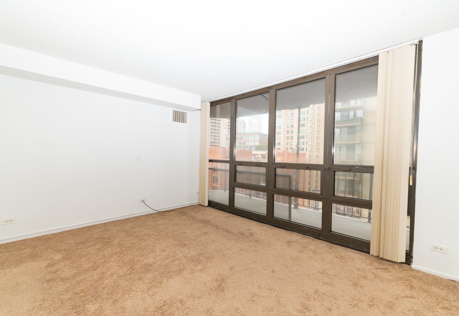 10 E ONTARIO Street 1105