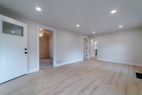 Tiny photo for 1008 S Lincoln Avenue, Aurora, IL 60505 (MLS # 12626395)