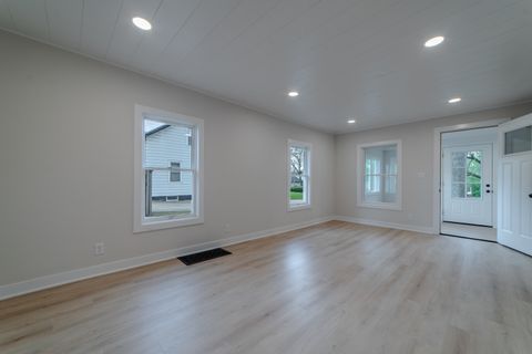 Tiny photo for 1008 S Lincoln Avenue, Aurora, IL 60505 (MLS # 12626395)