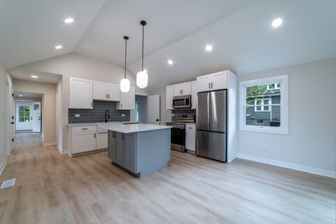 Tiny photo for 1008 S Lincoln Avenue, Aurora, IL 60505 (MLS # 12626395)