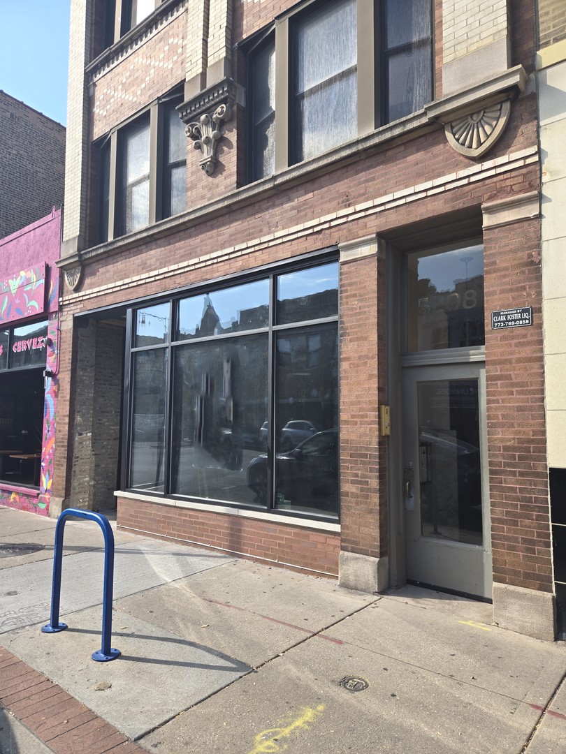 5208 N Clark Street 1