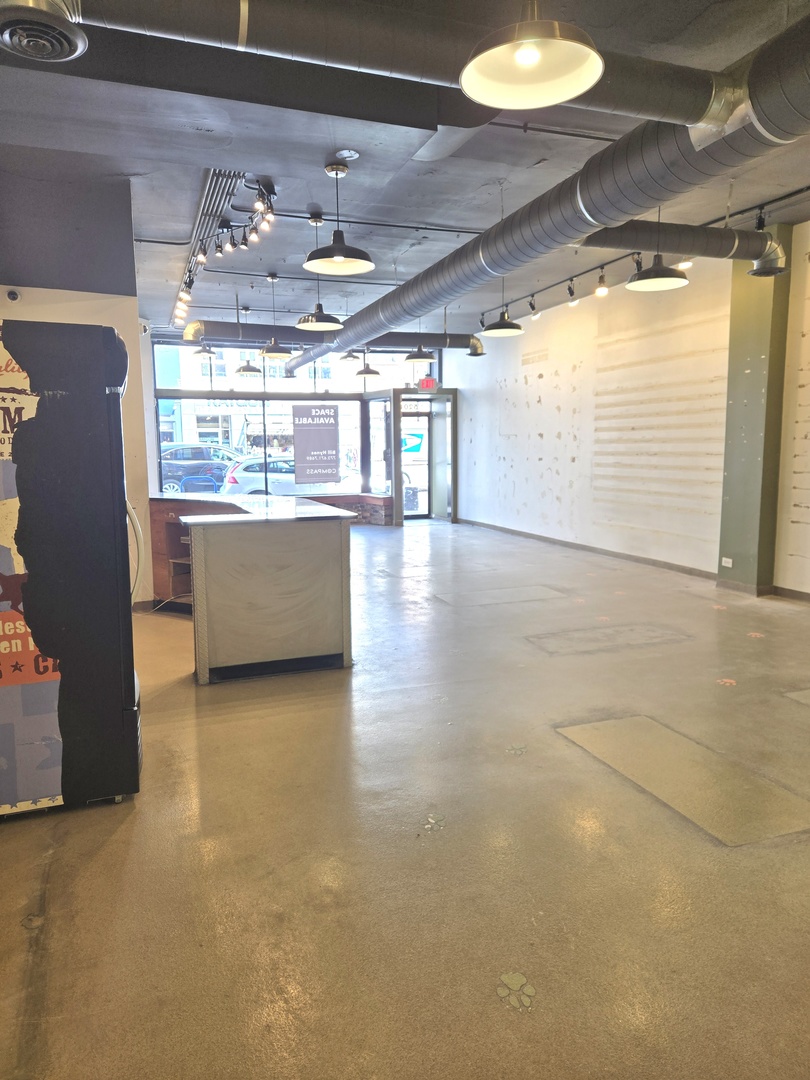 5208 N Clark Street 1