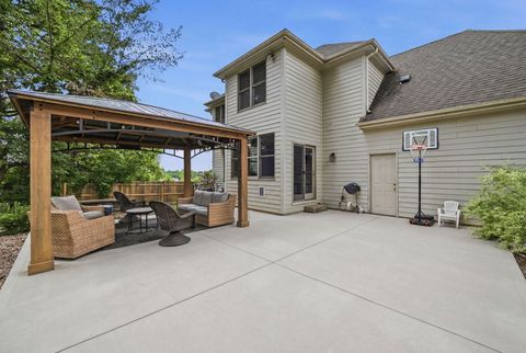 Tiny photo for 118 N 11th Avenue, St. Charles, IL 60174 (MLS # 12662584)