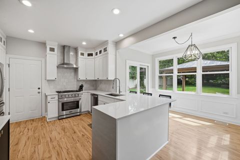 Tiny photo for 118 N 11th Avenue, St. Charles, IL 60174 (MLS # 12662584)