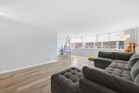 Tiny photo for 6301 N Sheridan Road #6E, Chicago, IL 60660 (MLS # 12642102)