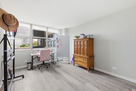 Tiny photo for 6301 N Sheridan Road #6E, Chicago, IL 60660 (MLS # 12642102)