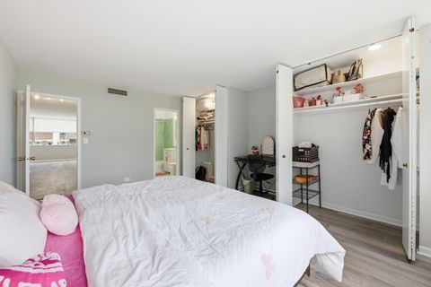 Tiny photo for 6301 N Sheridan Road #6E, Chicago, IL 60660 (MLS # 12642102)
