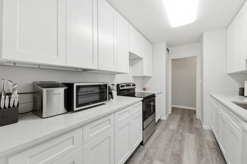Tiny photo for 6301 N Sheridan Road #6E, Chicago, IL 60660 (MLS # 12642102)