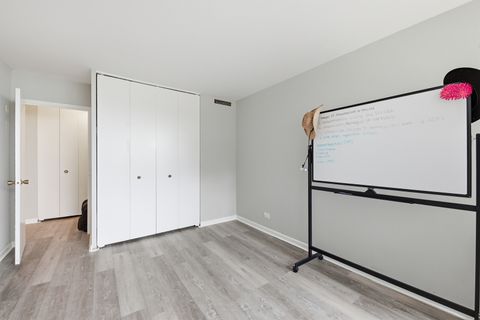 Tiny photo for 6301 N Sheridan Road #6E, Chicago, IL 60660 (MLS # 12642102)