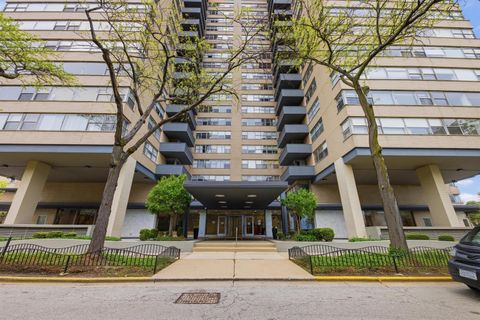 Tiny photo for 6301 N Sheridan Road #6E, Chicago, IL 60660 (MLS # 12642102)