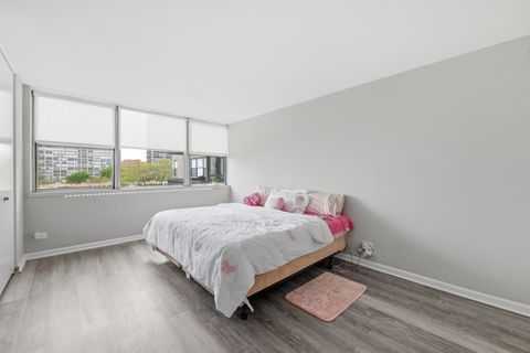 Tiny photo for 6301 N Sheridan Road #6E, Chicago, IL 60660 (MLS # 12642102)