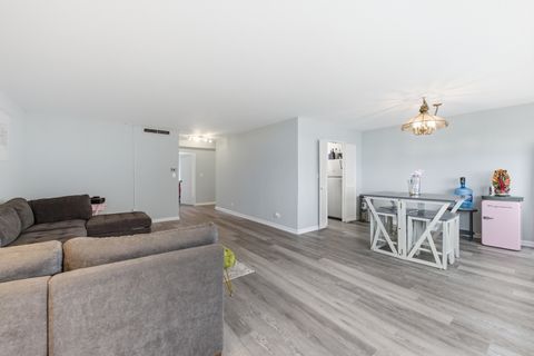 Tiny photo for 6301 N Sheridan Road #6E, Chicago, IL 60660 (MLS # 12642102)