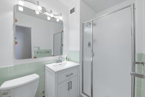 Tiny photo for 6301 N Sheridan Road #6E, Chicago, IL 60660 (MLS # 12642102)