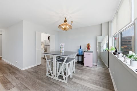 Tiny photo for 6301 N Sheridan Road #6E, Chicago, IL 60660 (MLS # 12642102)