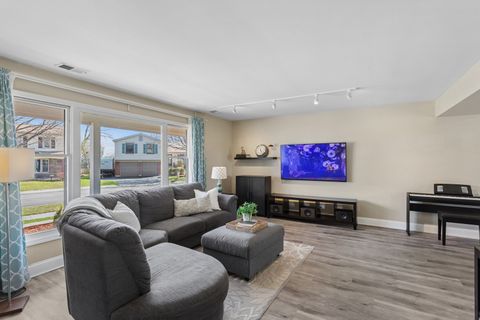 Tiny photo for 745 Buffalo Circle, Carol Stream, IL 60188 (MLS # 12606046)