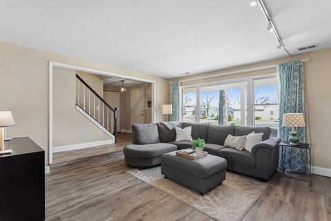 Tiny photo for 745 Buffalo Circle, Carol Stream, IL 60188 (MLS # 12606046)