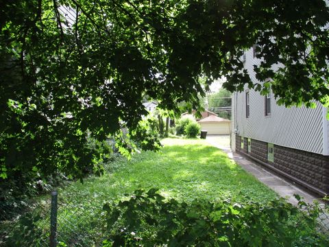 8238 S Manistee Avenue Chicago IL 60617