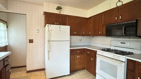 Tiny photo for Glen Ellyn, IL 60137 (MLS # 12615036)