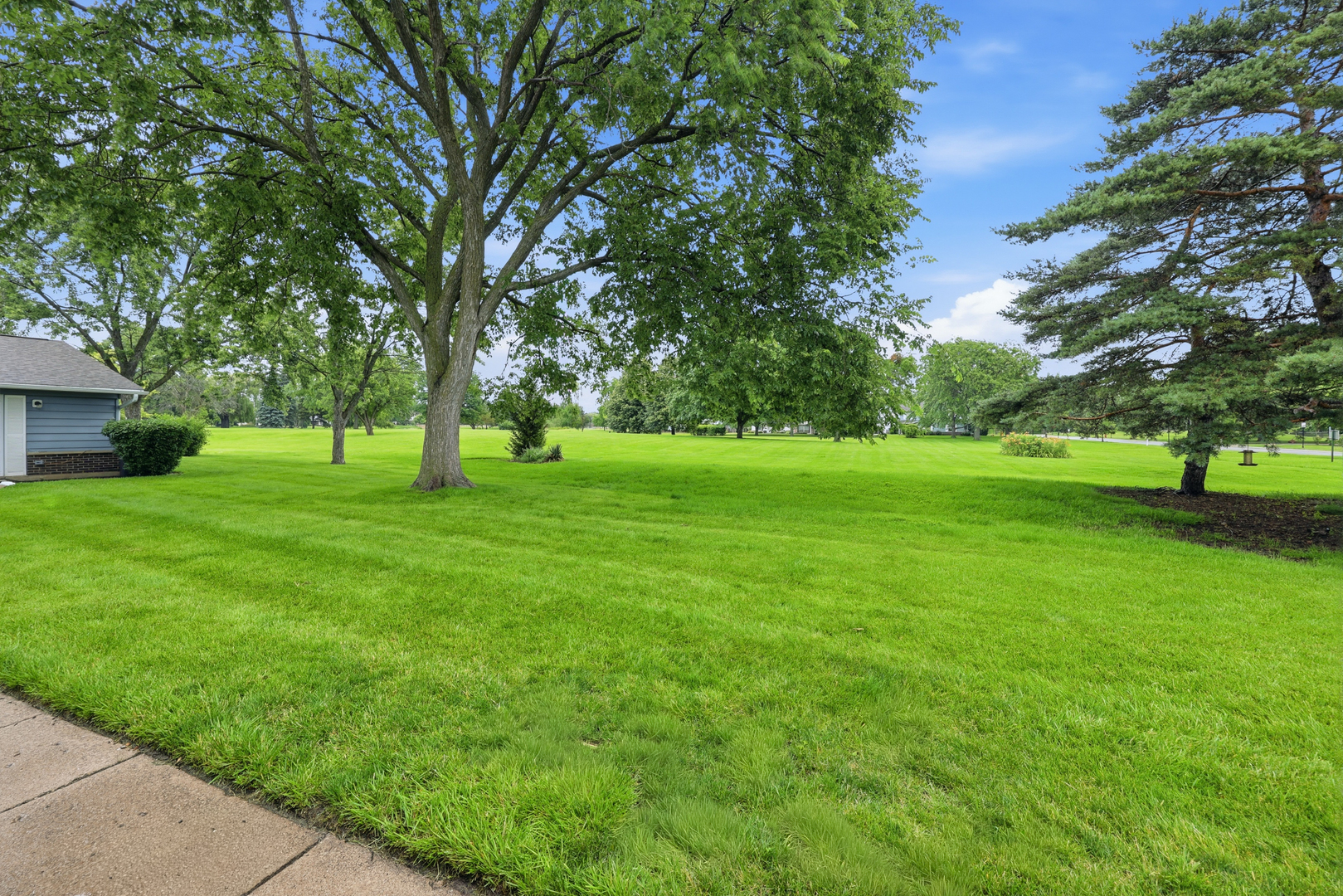 752 Gloucester Drive