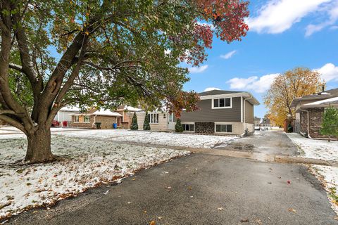 Tiny photo for 7433 S 88th Avenue, Justice, IL 60458 (MLS # 12515100)