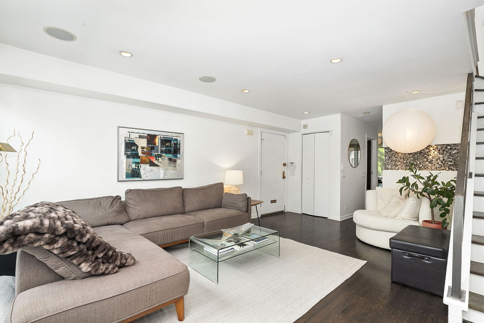 601 W Dickens Avenue A2