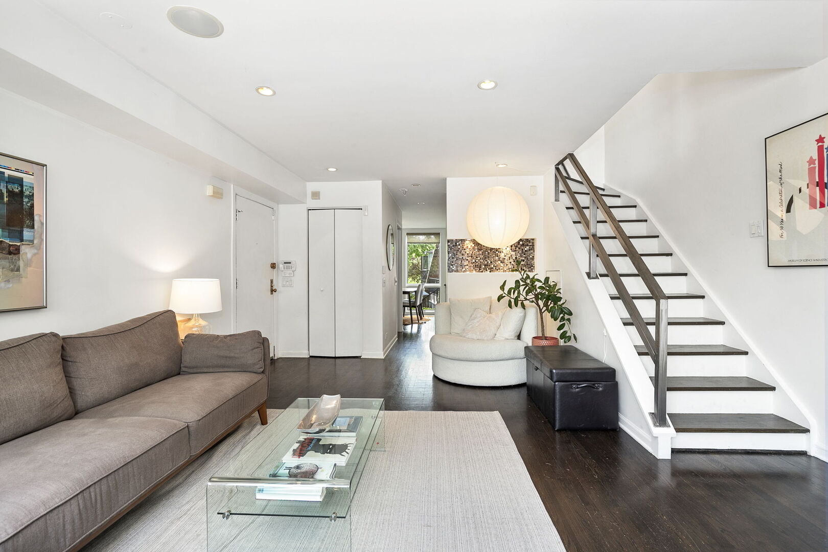 601 W Dickens Avenue A2