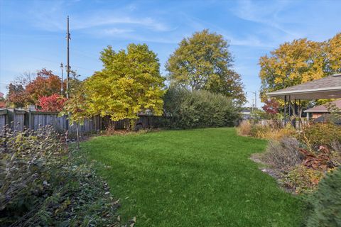 Tiny photo for 31 E Washington Boulevard, Lombard, IL 60148 (MLS # 12512096)