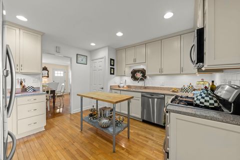 Tiny photo for 283 HILLSIDE Avenue, Glen Ellyn, IL 60137 (MLS # 12620839)