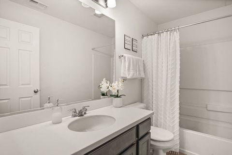 Tiny photo for 684 Vine Street, Hampshire, IL 60140 (MLS # 12585463)