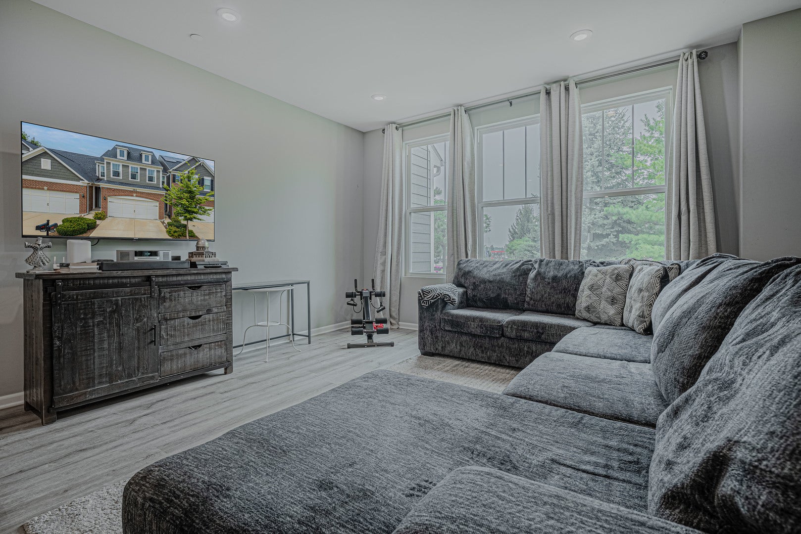 164 Roslyn Place
