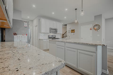 Tiny photo for 164 Roslyn Place, Bloomingdale, IL 60108 (MLS # 12732626)