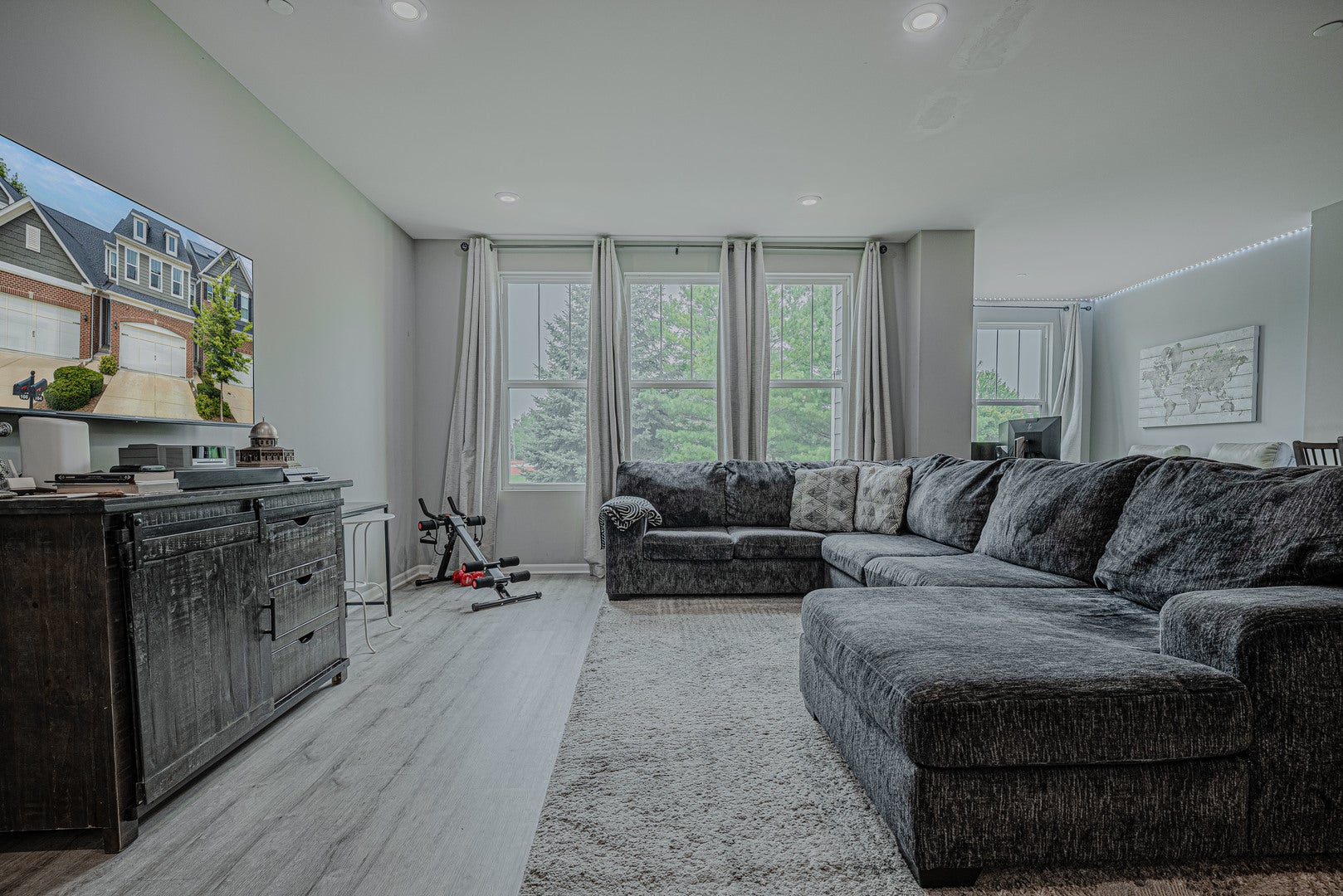 164 Roslyn Place