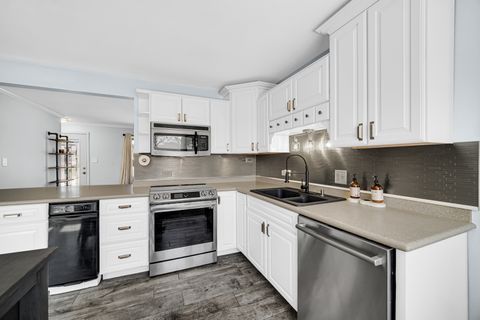Tiny photo for 661 W Saint Aubin Drive, Addison, IL 60101 (MLS # 12670604)