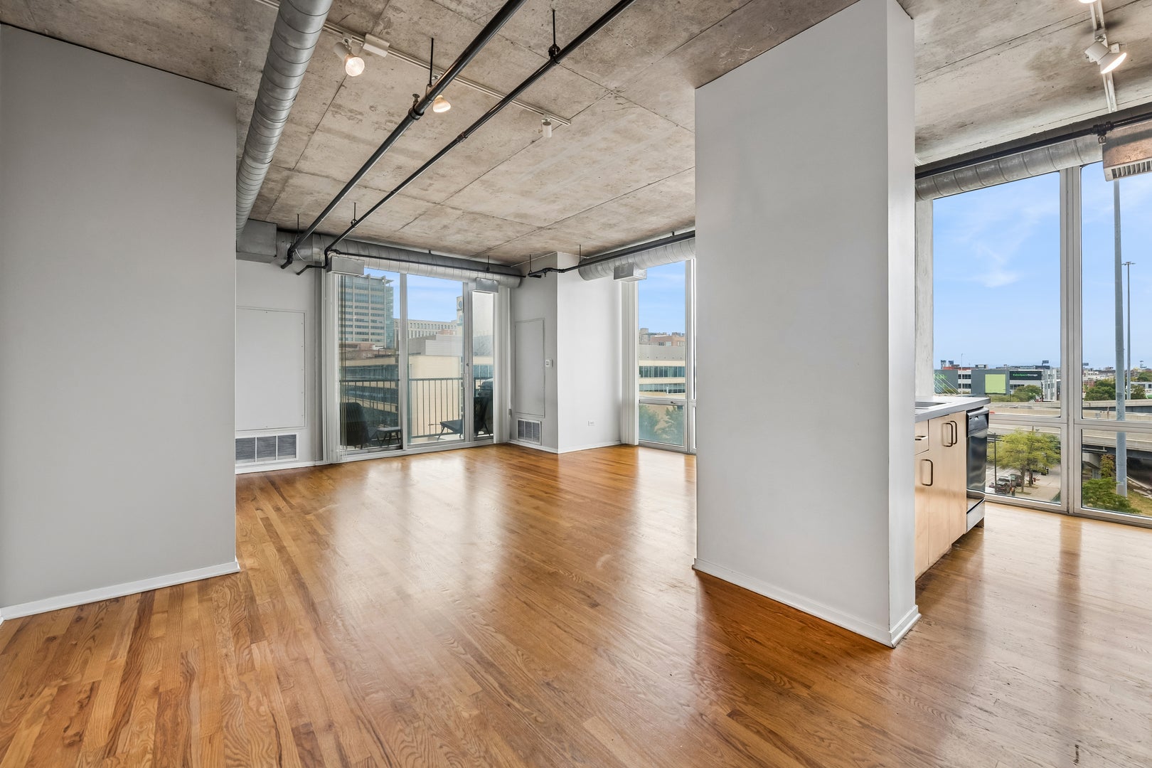 700 W VAN BUREN Street 604