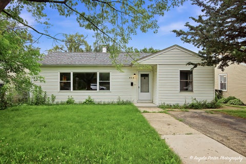 Photo of 422 E Oak Street, Mundelein, IL 60060 (MLS # 12710742)