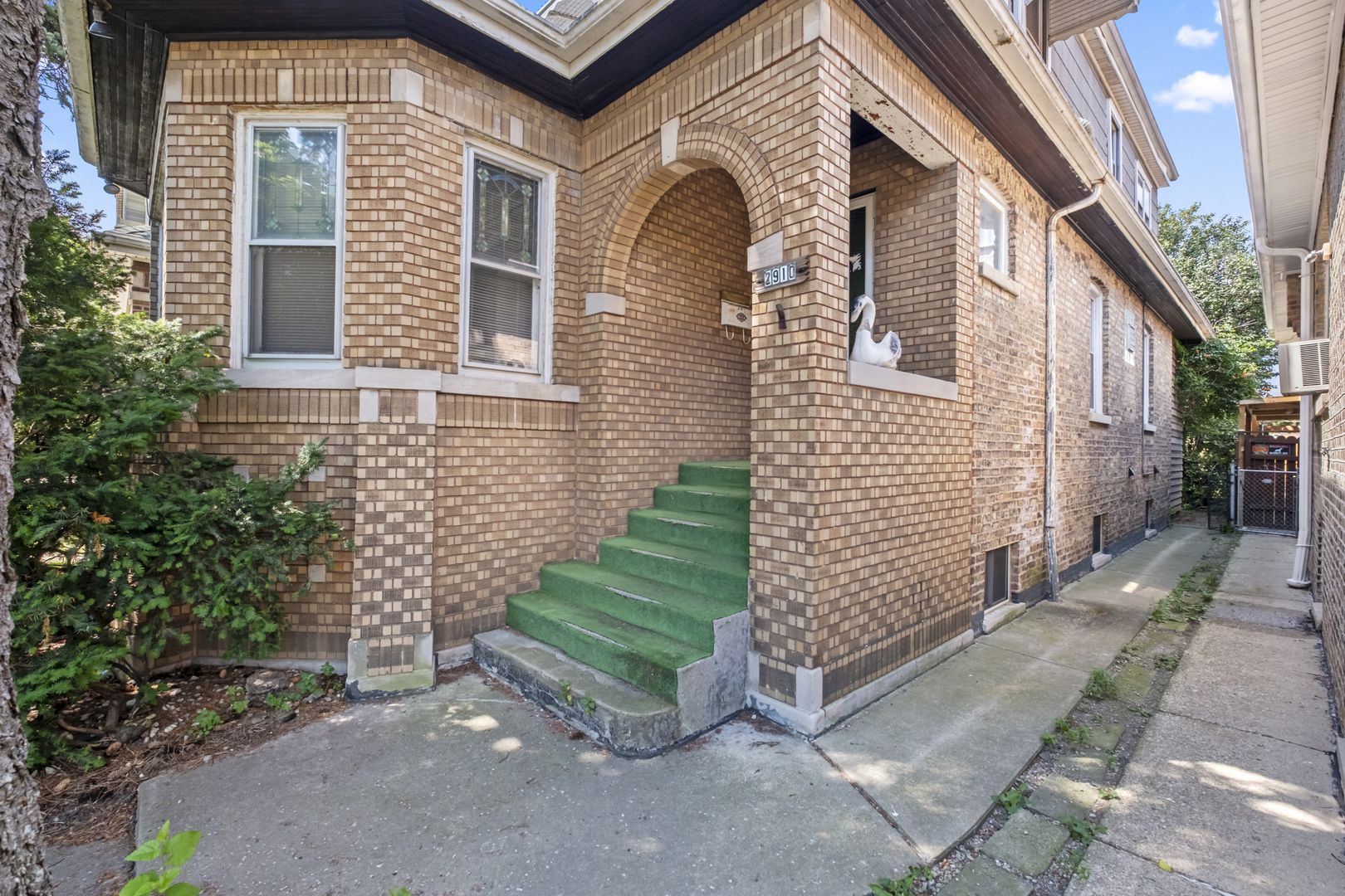 2910 N Linder Avenue
