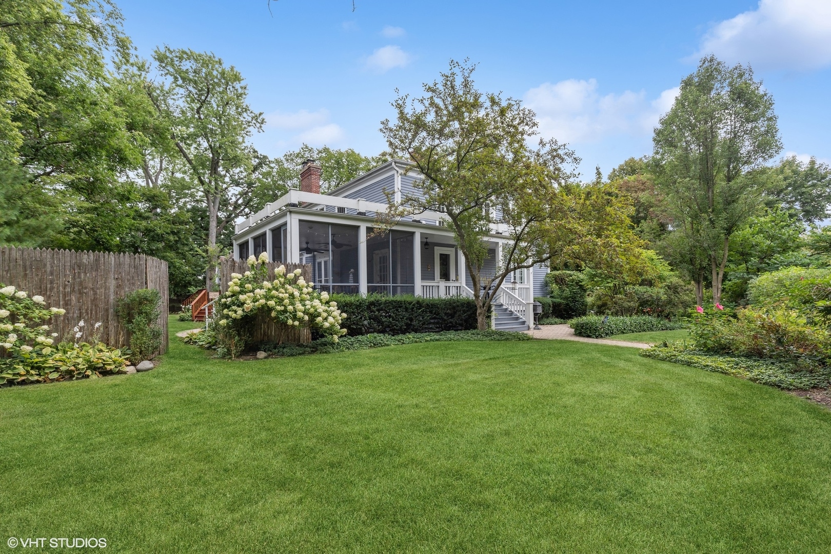 437 N Green Bay Road