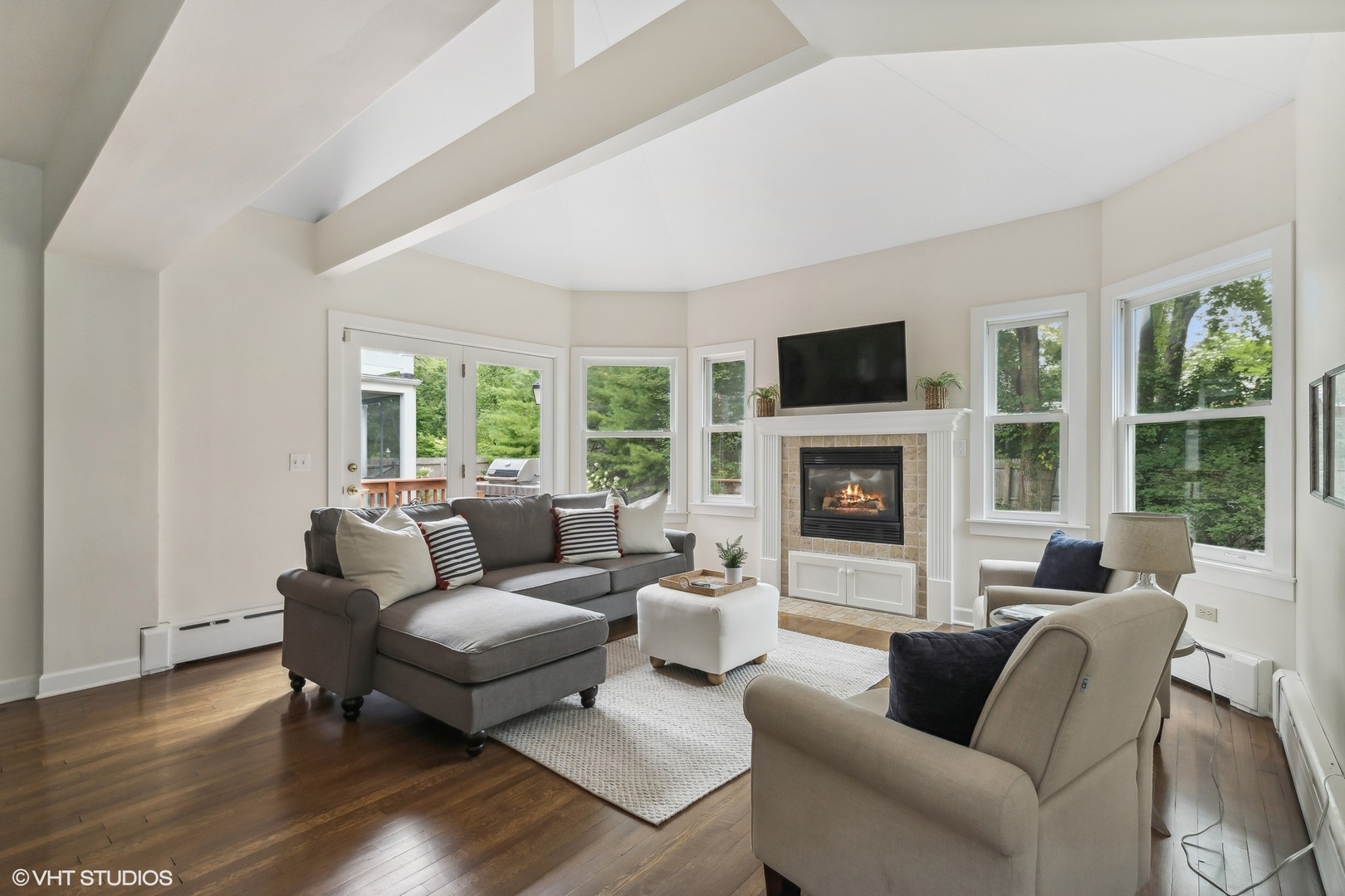 437 N Green Bay Road