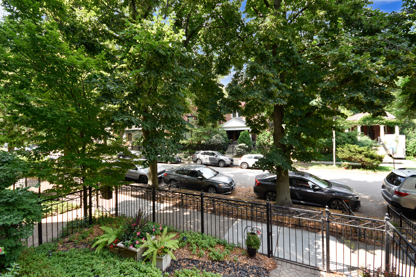 831 W George Street 2
