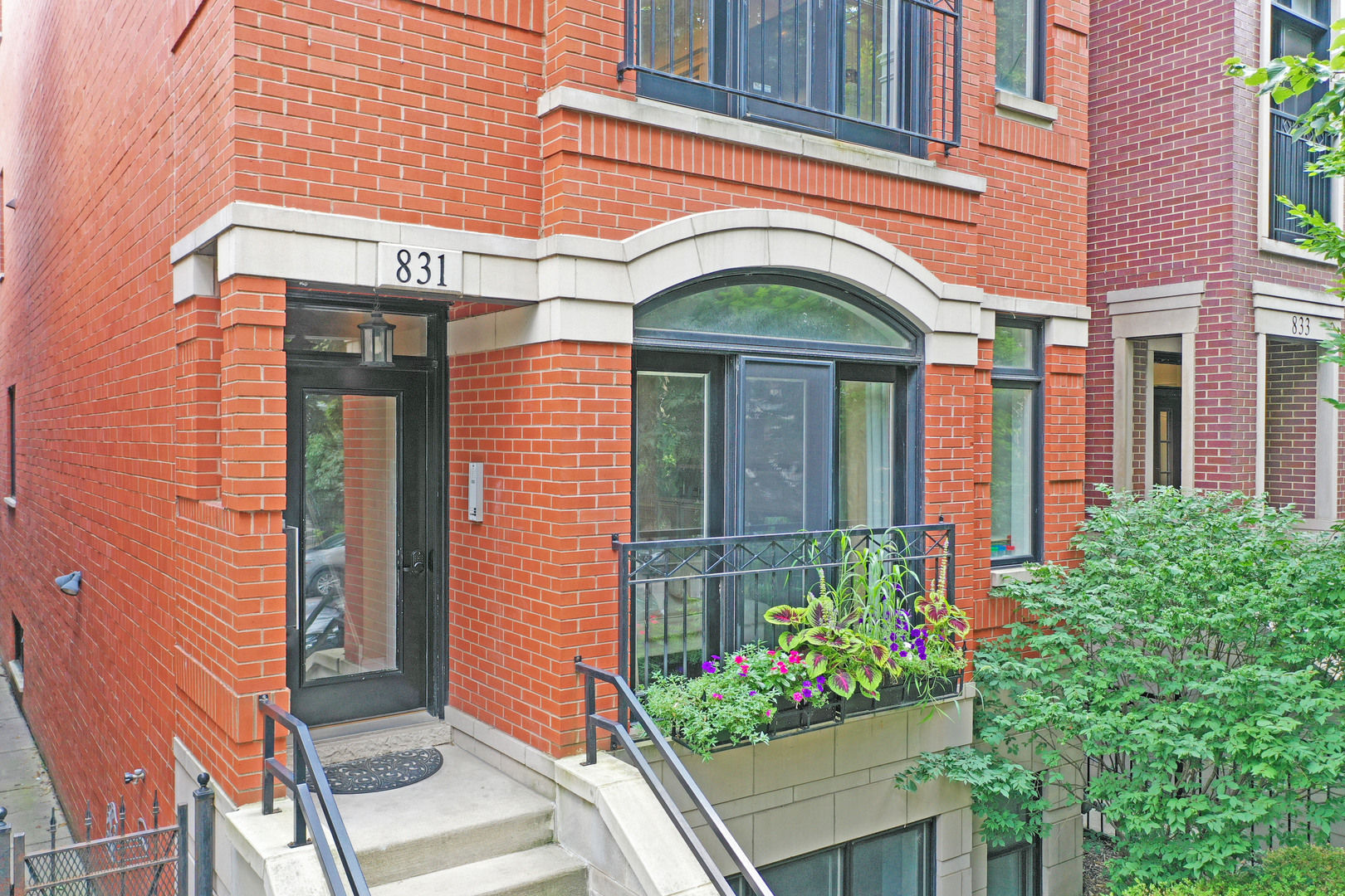 831 W George Street 2