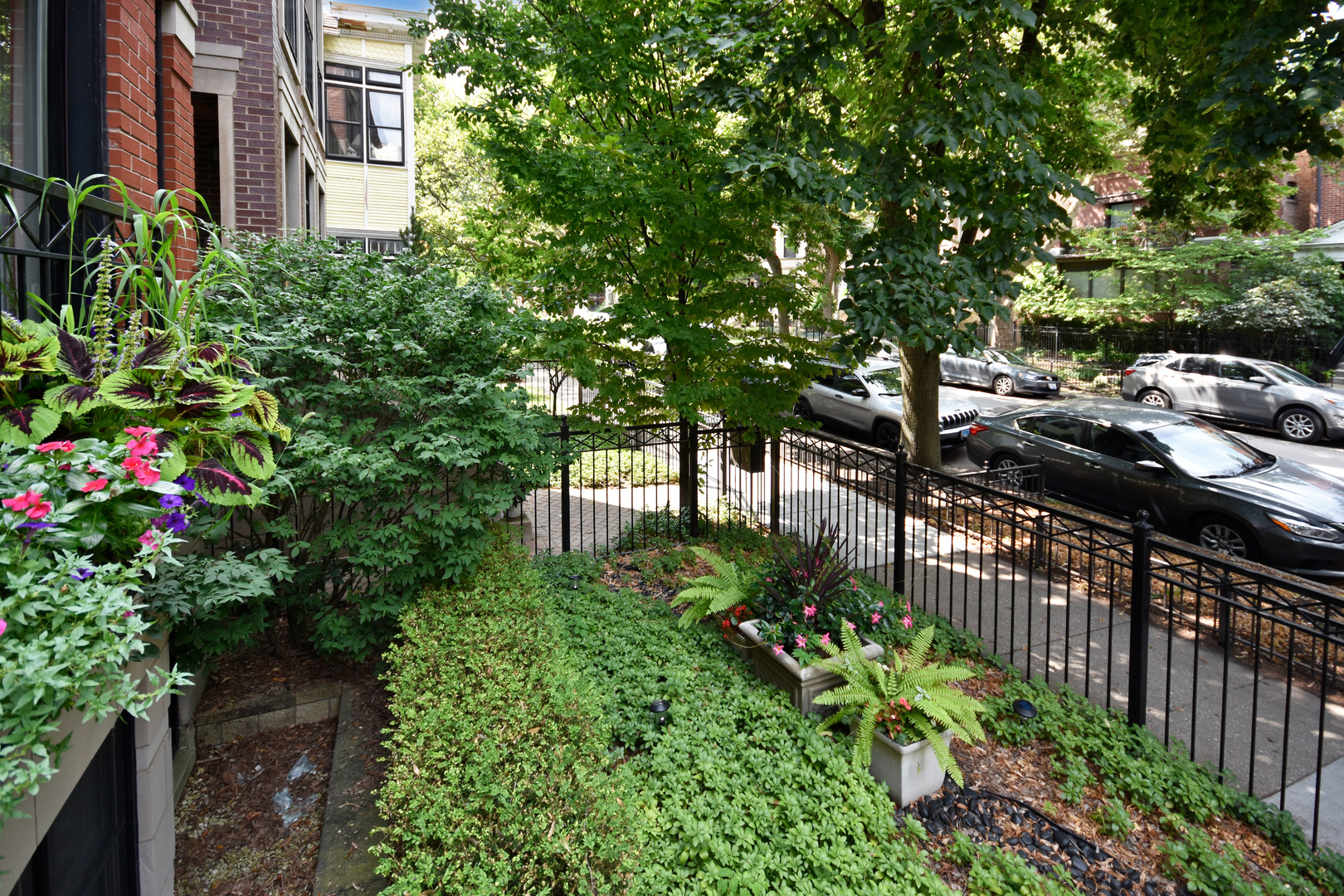 831 W George Street 2