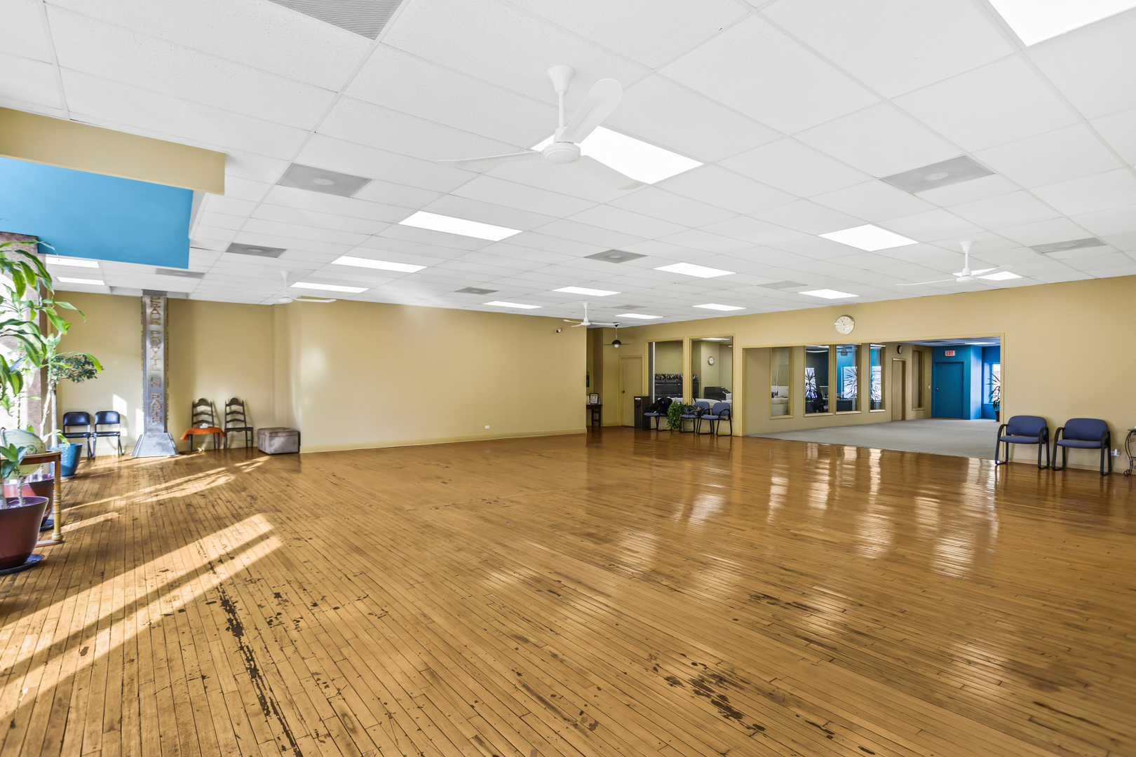 3121 N Lincoln Avenue