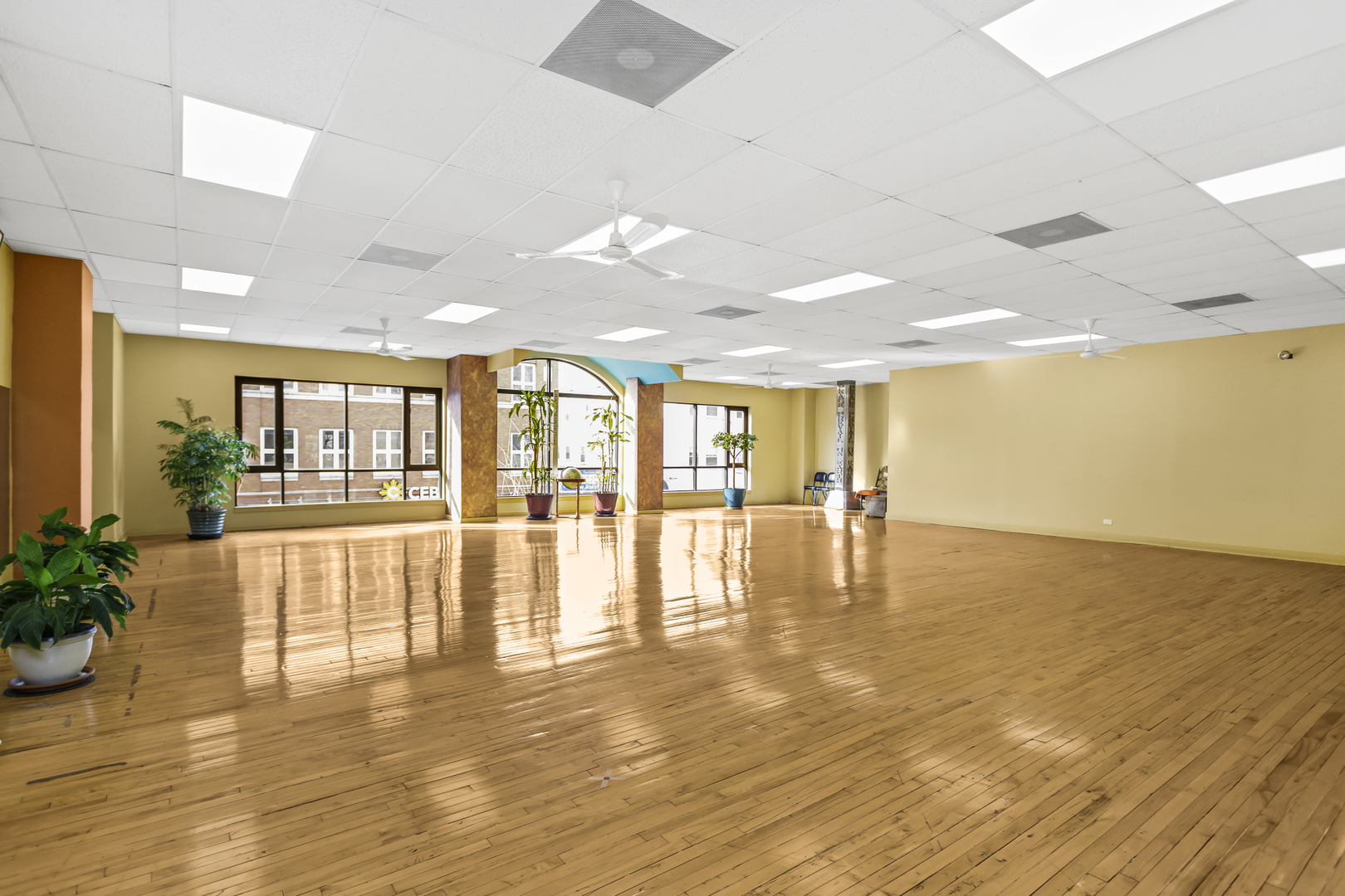 3121 N Lincoln Avenue