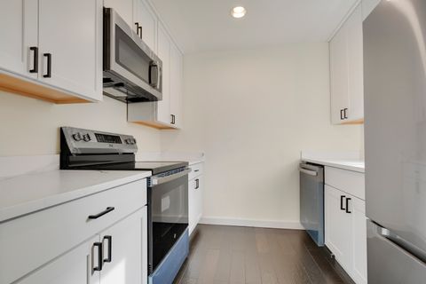 Tiny photo for 491 OLD SURREY Lane #B, Hinsdale, IL 60521 (MLS # 12571410)