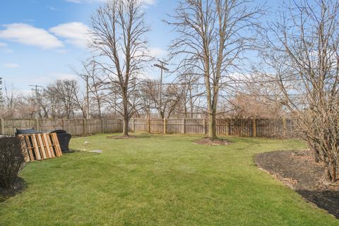 Tiny photo for 491 OLD SURREY Lane #B, Hinsdale, IL 60521 (MLS # 12571410)