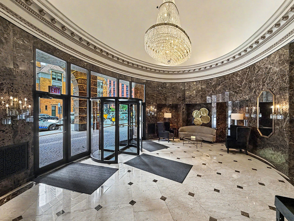 10 E Ontario Street 4903