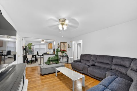 Tiny photo for 7410 N Oakley Avenue #3A, Chicago, IL 60645 (MLS # 12680646)