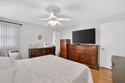 Tiny photo for 7410 N Oakley Avenue #3A, Chicago, IL 60645 (MLS # 12680646)